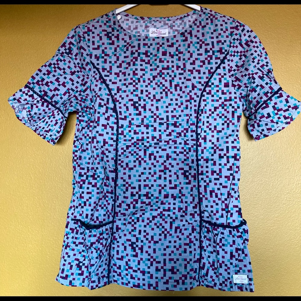 New!! Abstract women’s scrub top XS